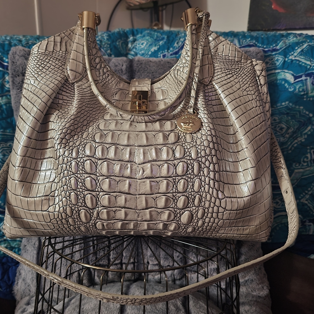 Brahmin Elise in Moonrise